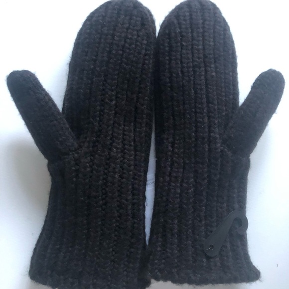 UGG Black Knit Rib Mittens - Picture 9 of 10